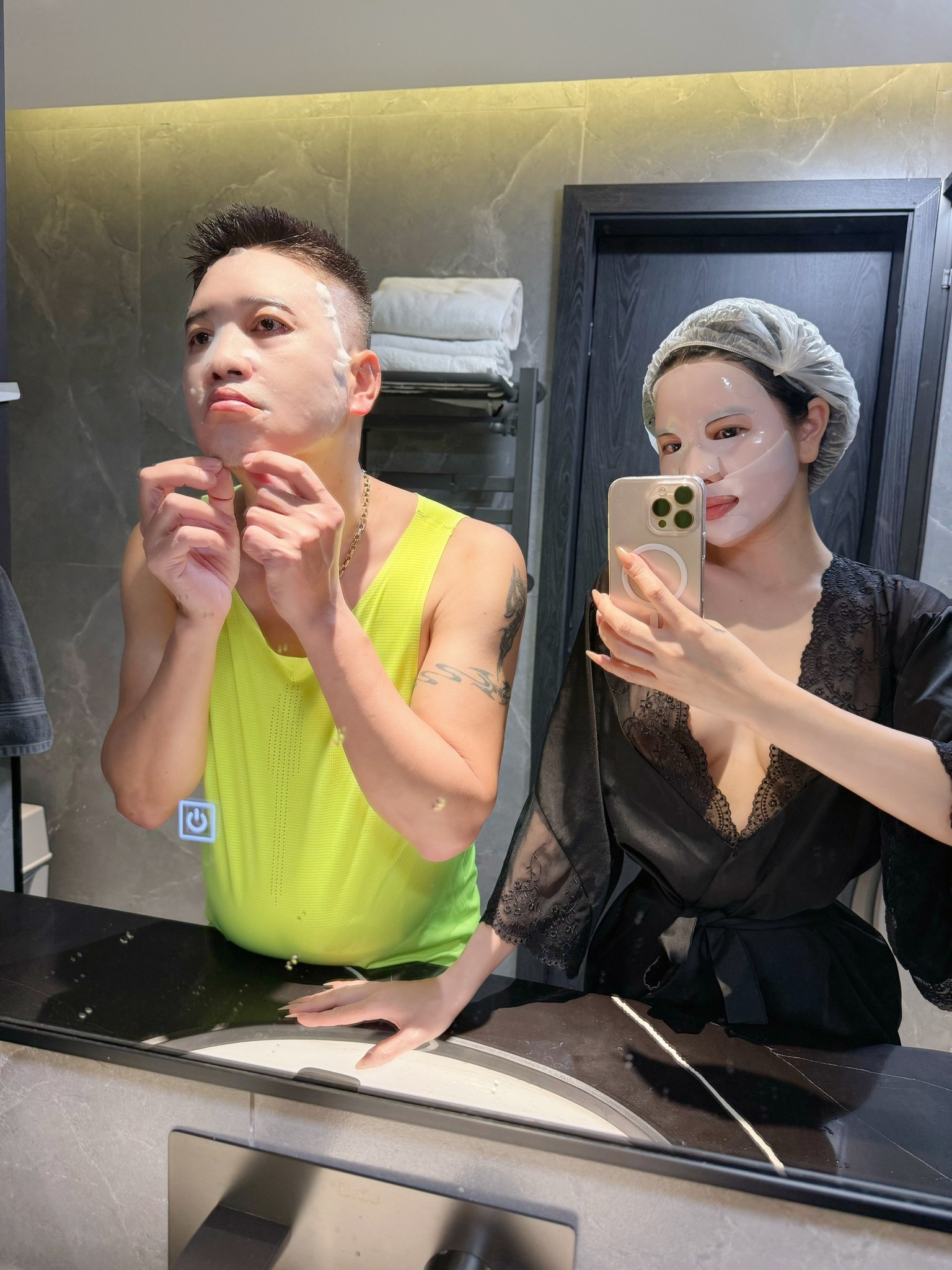 Cặp vợ chồng trung niên 