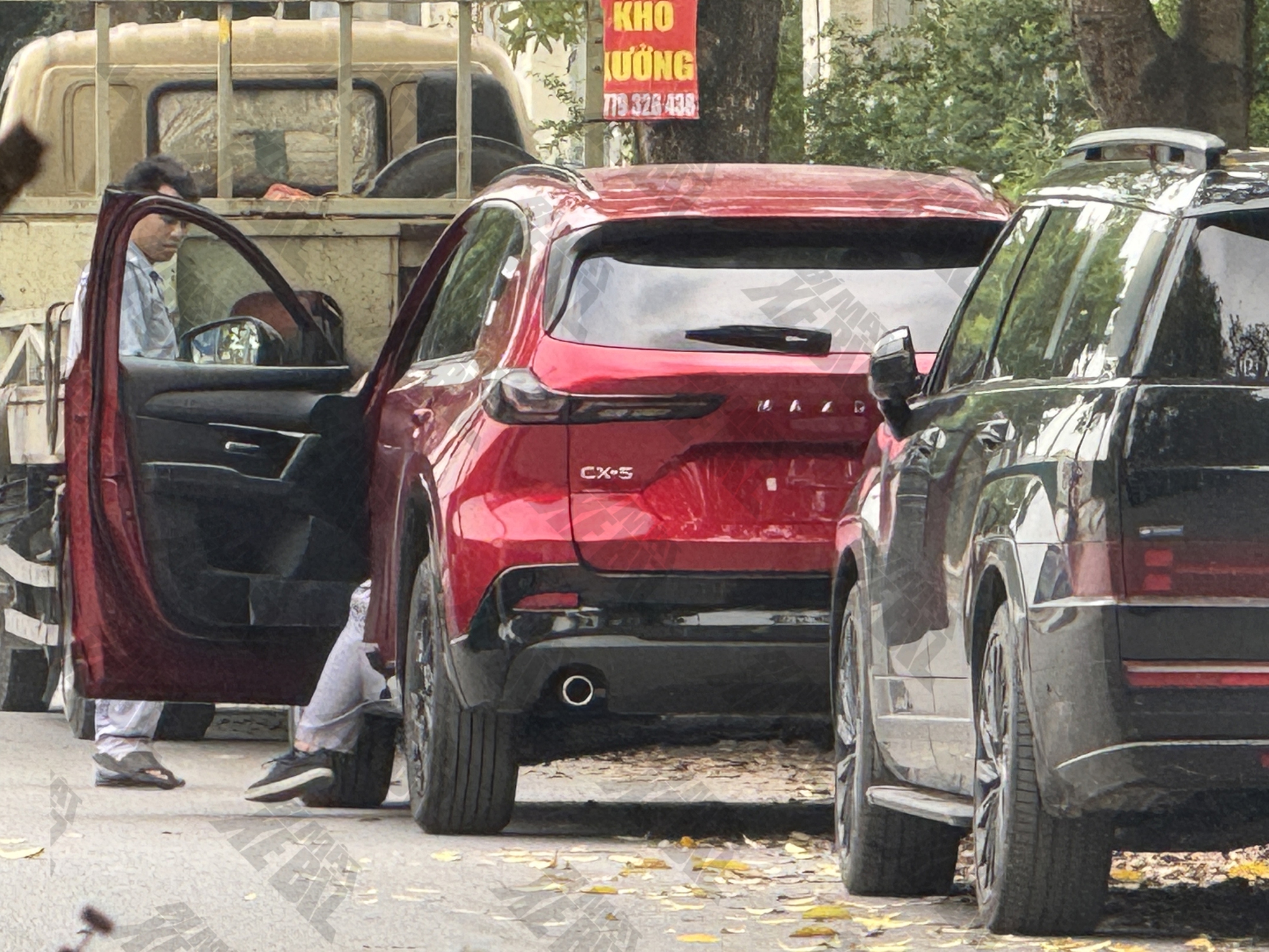 Mazda CX-5 thế hệ mới xuất hiện tại Hà Nội, cho thấy ngày ra mắt không còn xa, thiết kế giống hệt xe nhập Nhật- Ảnh 4. Mazda CX-5 thế hệ mới xuất hiện tại Hà Nội, cho thấy ngày ra mắt không còn xa, thiết kế giống hệt xe nhập Nhật- Ảnh 4.
