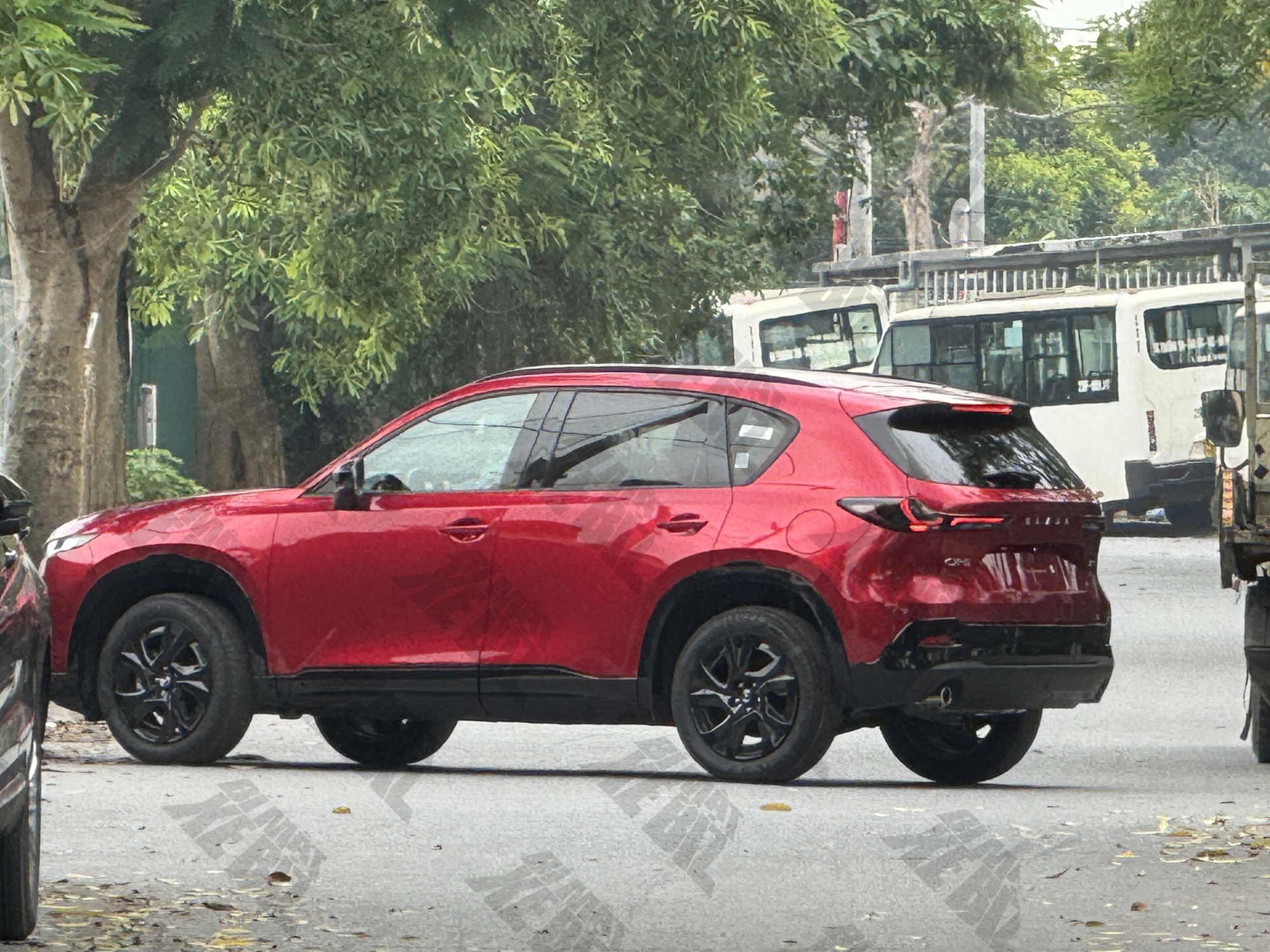 Mazda CX-5 thế hệ mới xuất hiện tại Hà Nội, cho thấy ngày ra mắt không còn xa, thiết kế giống hệt xe nhập Nhật- Ảnh 5. Mazda CX-5 thế hệ mới xuất hiện tại Hà Nội, cho thấy ngày ra mắt không còn xa, thiết kế giống hệt xe nhập Nhật- Ảnh 5.