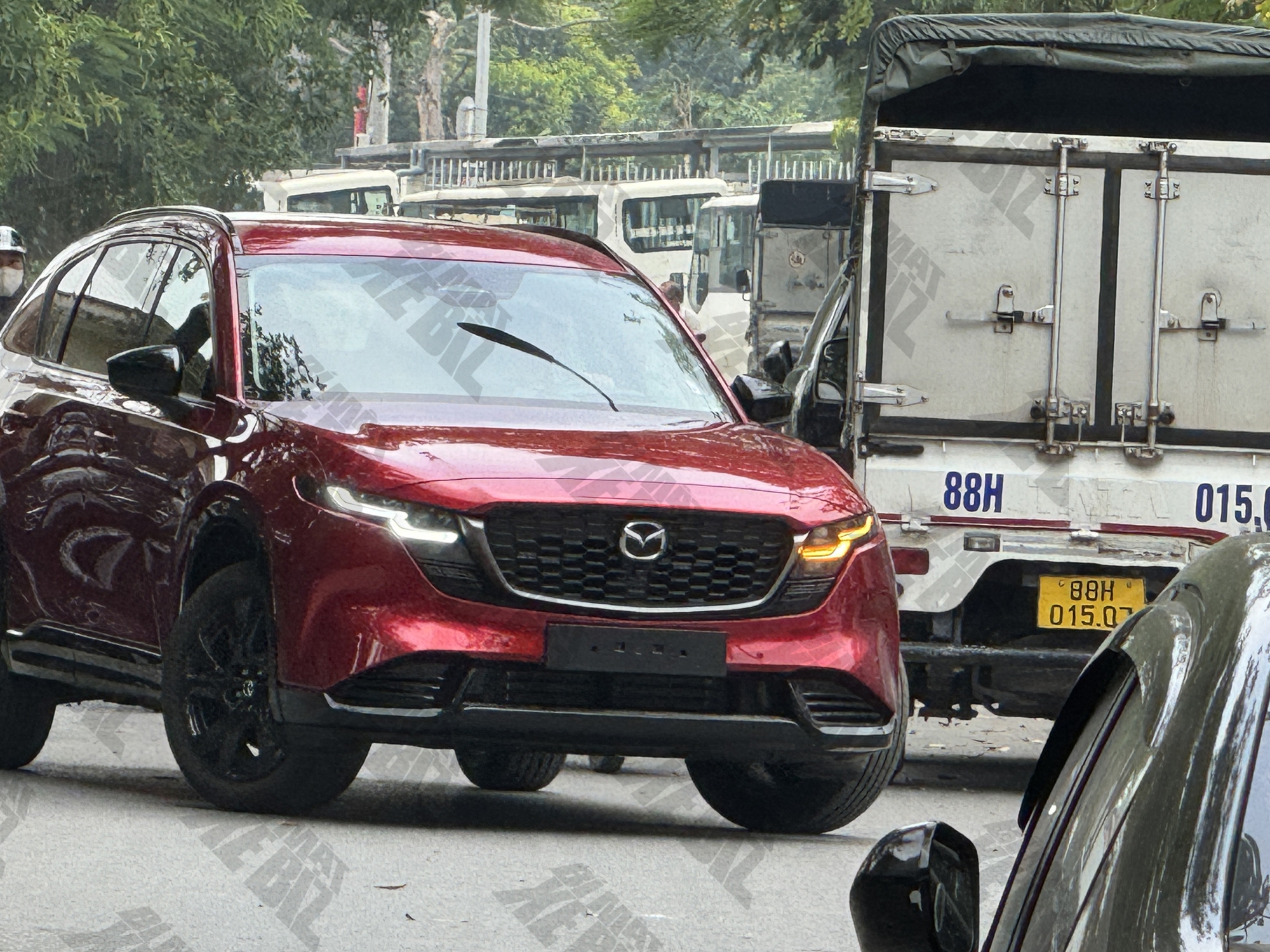 Mazda CX-5 thế hệ mới xuất hiện tại Hà Nội, cho thấy ngày ra mắt không còn xa, thiết kế giống hệt xe nhập Nhật- Ảnh 1. Mazda CX-5 thế hệ mới xuất hiện tại Hà Nội, cho thấy ngày ra mắt không còn xa, thiết kế giống hệt xe nhập Nhật- Ảnh 1.