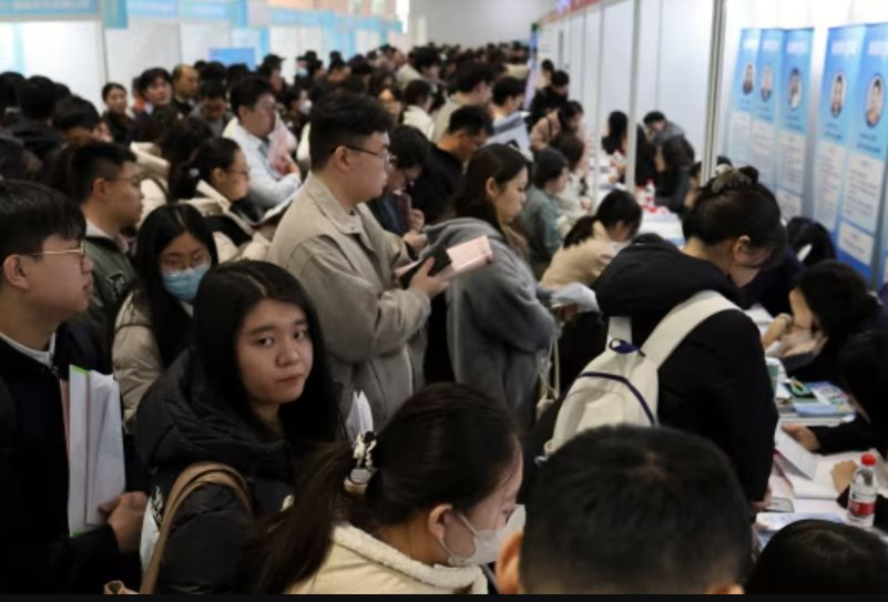 Doanh nghiệp Trung Quốc thừa nhận AI quét sạch việc làm nhưng không được sa thải nhân viên - Ảnh 4.