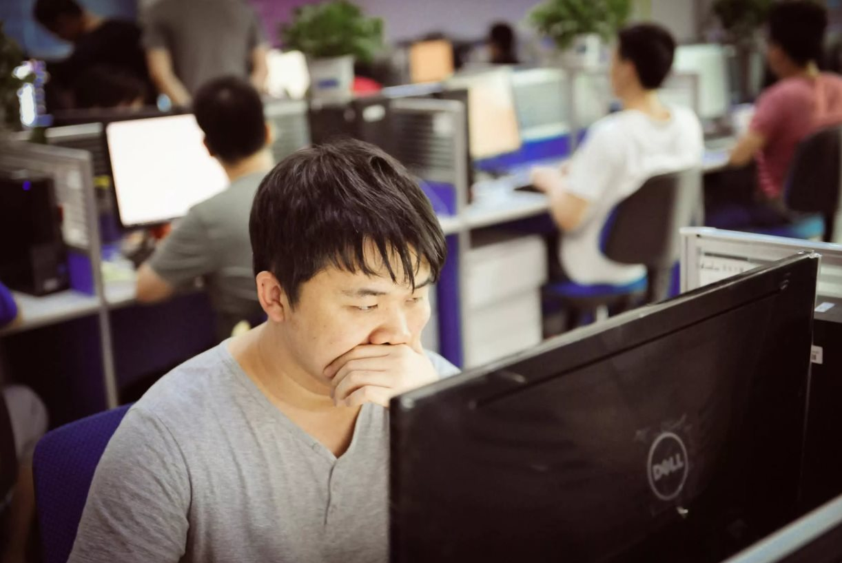 Doanh nghiệp Trung Quốc thừa nhận AI quét sạch việc làm nhưng không được sa thải nhân viên - Ảnh 2.