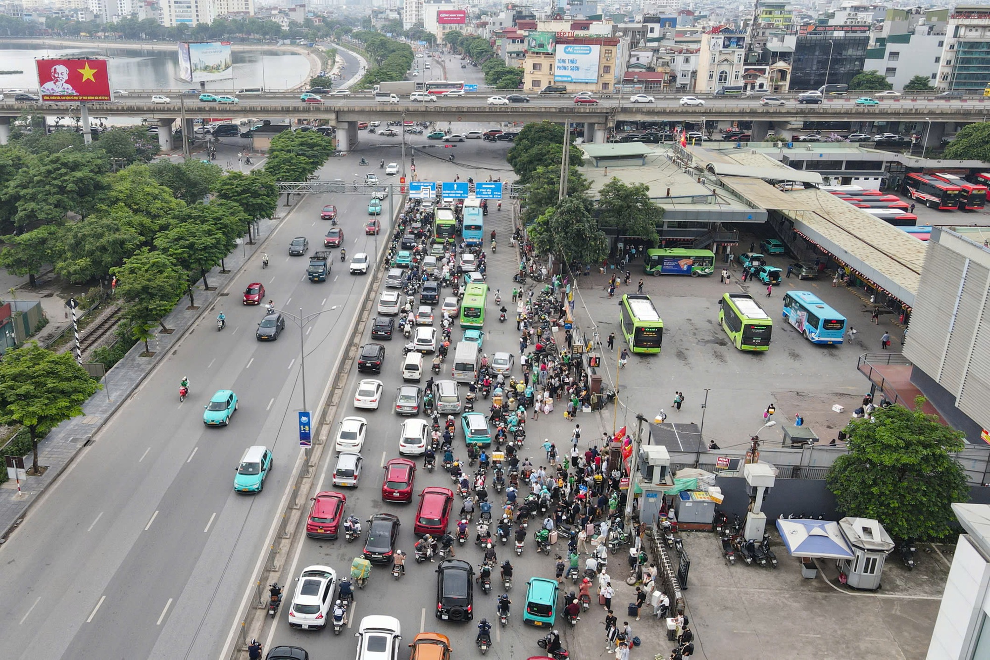 Bất ngờ khi H&agrave; Nội kh&ocirc;ng &ugrave;n tắc giao th&ocirc;ng ng&agrave;y cuối nghỉ lễ 30 - 4 - Ảnh 3.