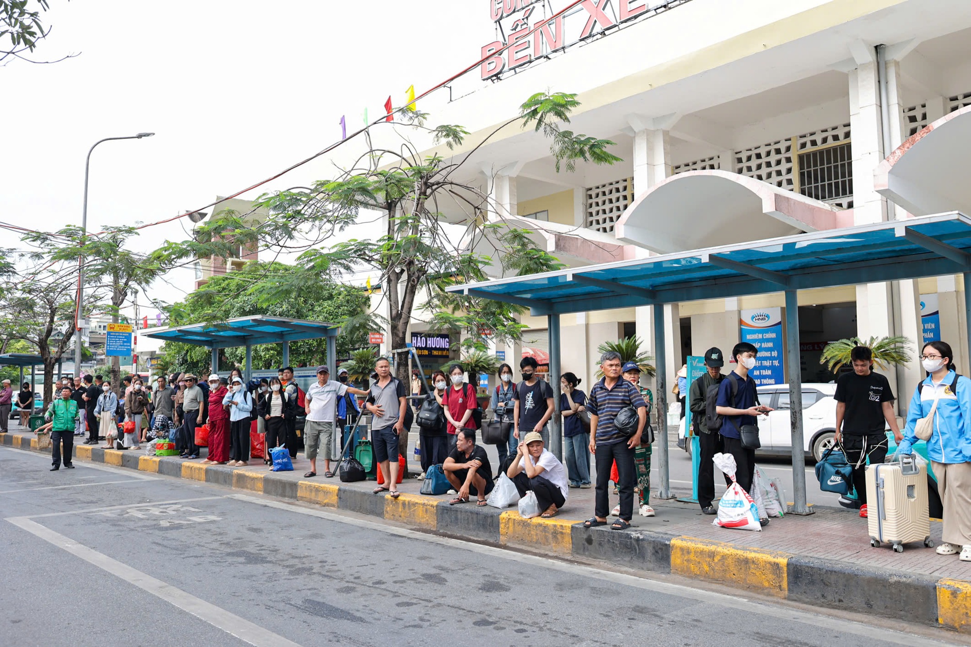 Bất ngờ khi H&agrave; Nội kh&ocirc;ng &ugrave;n tắc giao th&ocirc;ng ng&agrave;y cuối nghỉ lễ 30 - 4 - Ảnh 10.