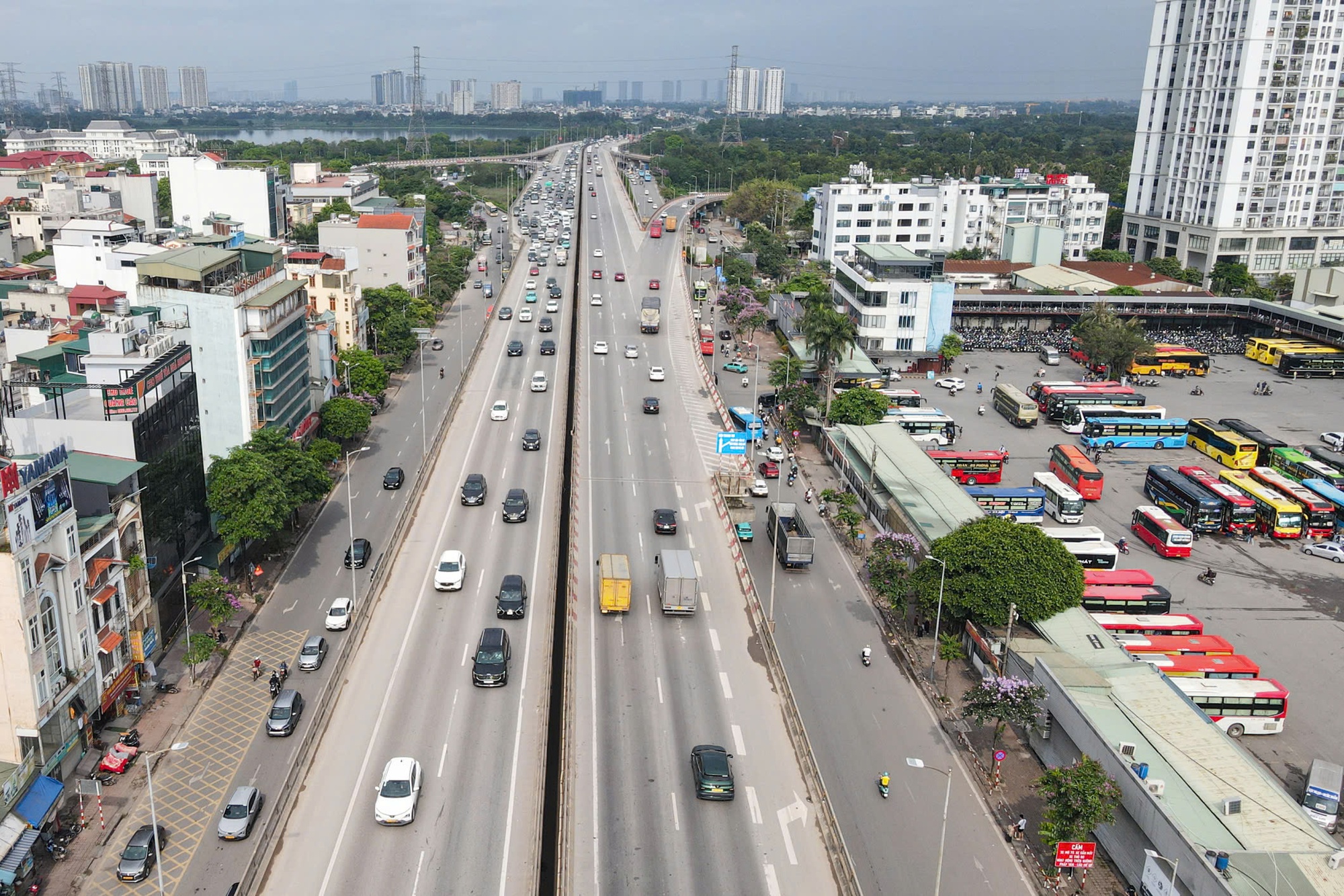 Bất ngờ khi H&agrave; Nội kh&ocirc;ng &ugrave;n tắc giao th&ocirc;ng ng&agrave;y cuối nghỉ lễ 30 - 4 - Ảnh 2.
