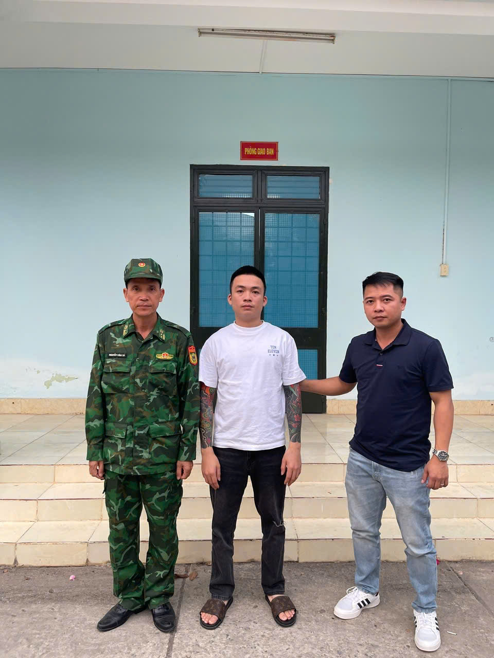 Bắt giữ đối tượng truy n&atilde; đặc biệt nguy hiểm tại Cửa khẩu Mộc B&agrave;i - Ảnh 2.