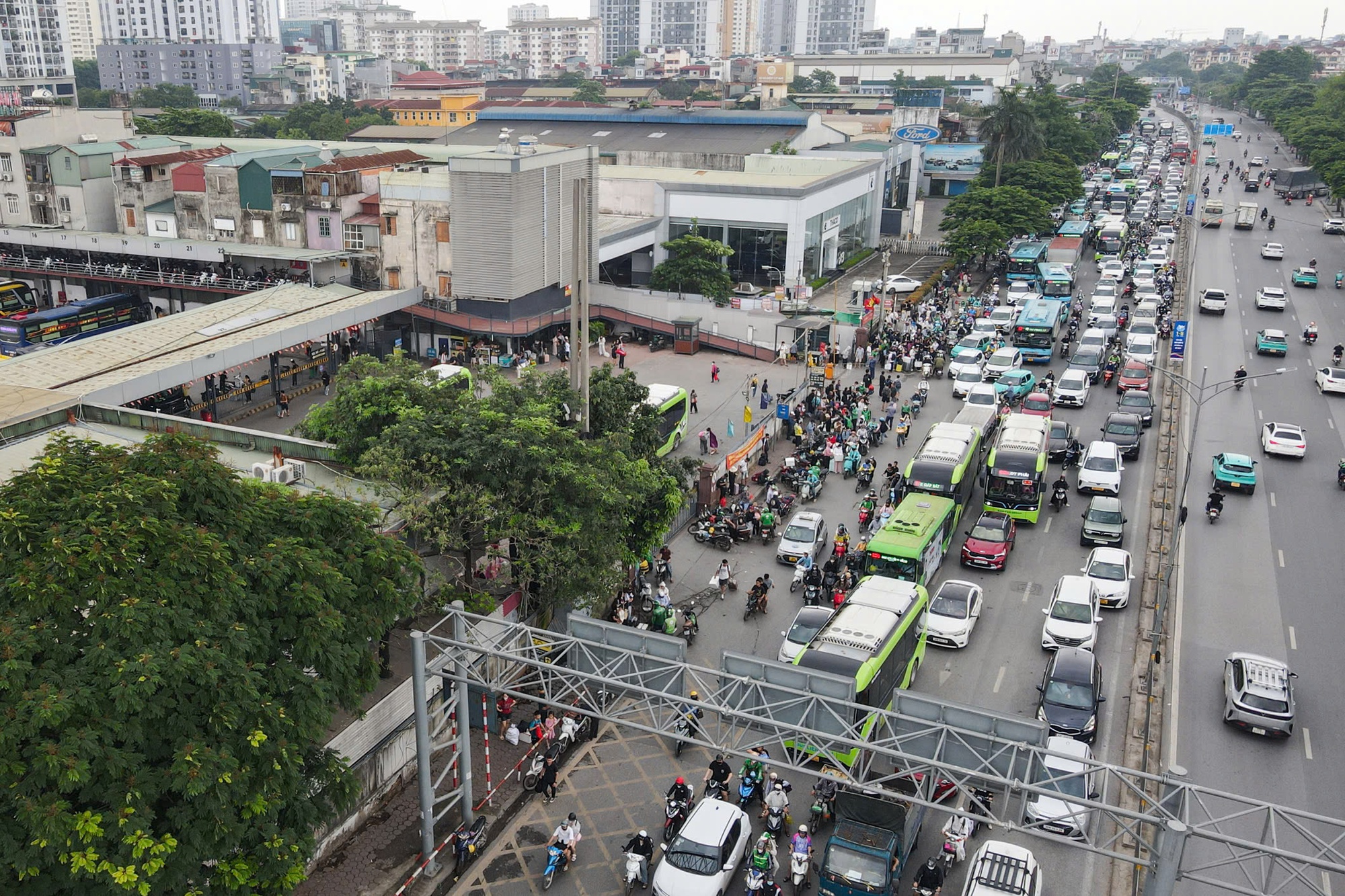 Bất ngờ khi H&agrave; Nội kh&ocirc;ng &ugrave;n tắc giao th&ocirc;ng ng&agrave;y cuối nghỉ lễ 30 - 4 - Ảnh 4.