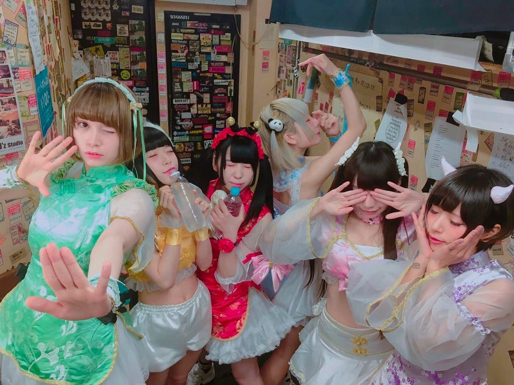 Nữ idol Nhật Bản g&acirc;y b&atilde;o mạng v&igrave; h&agrave;nh động g&acirc;y sốc sau biểu diễn - Ảnh 3.