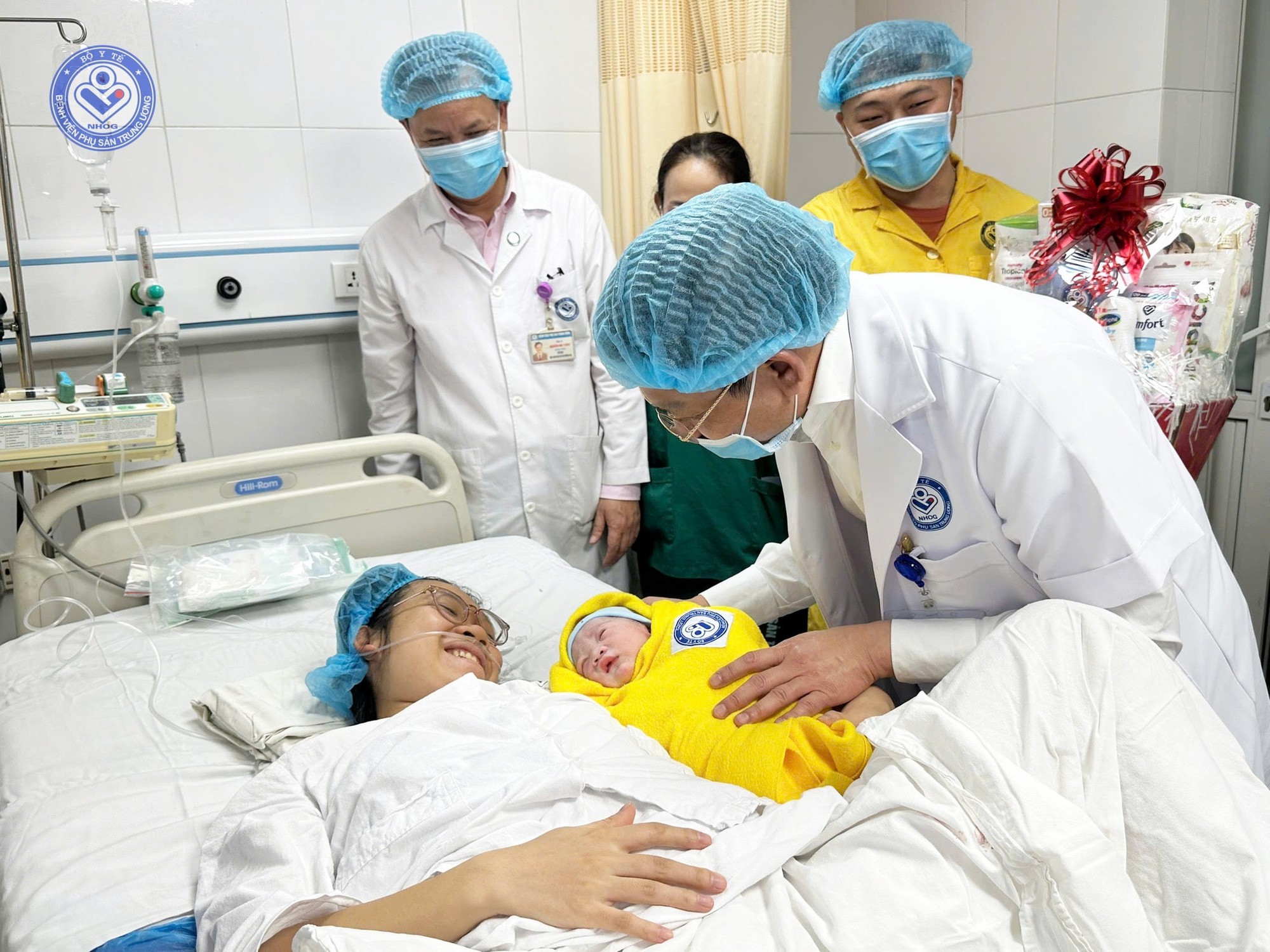 Tiếp tục b&atilde;i bỏ quy định hạn chế sinh con thứ ba - Ảnh 2.