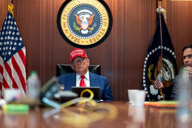 &Aacute;p lực bủa v&acirc;y Tổng thống Mỹ Donald Trump, Iran c&oacute; thể đợi đến bao giờ? - Ảnh 1.