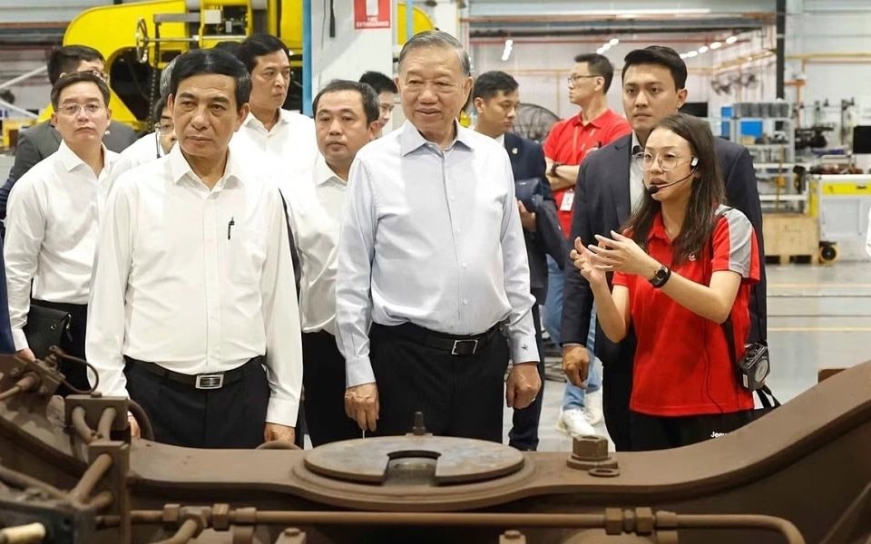 Thăm trung t&acirc;m khổng lồ của Singapore, Tổng B&iacute; thư, Chủ tịch nước đ&aacute;nh gi&aacute; Việt Nam c&oacute; thể tham khảo ngay