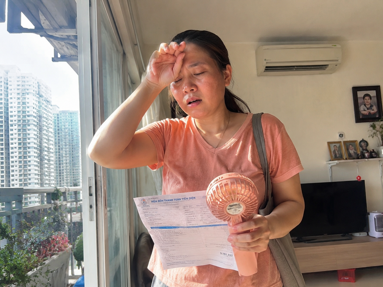 Nắng 40 độ, t&ocirc;i bắt đầu &aacute;p dụng &ldquo;quy tắc 3 khung giờ&rdquo; để d&ugrave;ng điều h&ograve;a m&agrave; kh&ocirc;ng &aacute;p lực tiền điện - Ảnh 1.