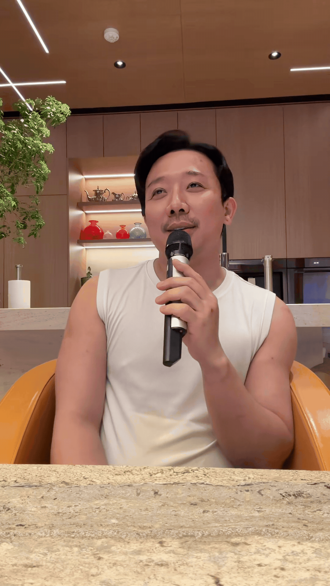 Clip 144 gi&acirc;y khiến cả c&otilde;i mạng "ngại gi&ugrave;m" Trấn Th&agrave;nh- Ảnh 1.