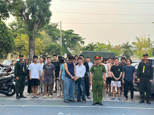Người nổi tiếng và cái giá của những phút buông thả - Ảnh 1. Người nổi tiếng và cái giá của những phút buông thả - Ảnh 1.