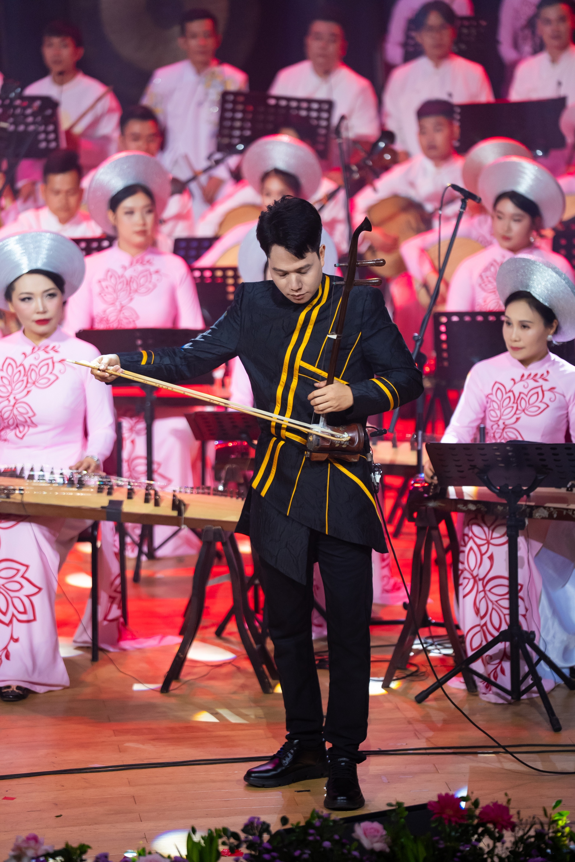 130 nghệ sĩ cùng kể câu chuyện Việt Nam bằng âm nhạc dân tộc - Ảnh 6.