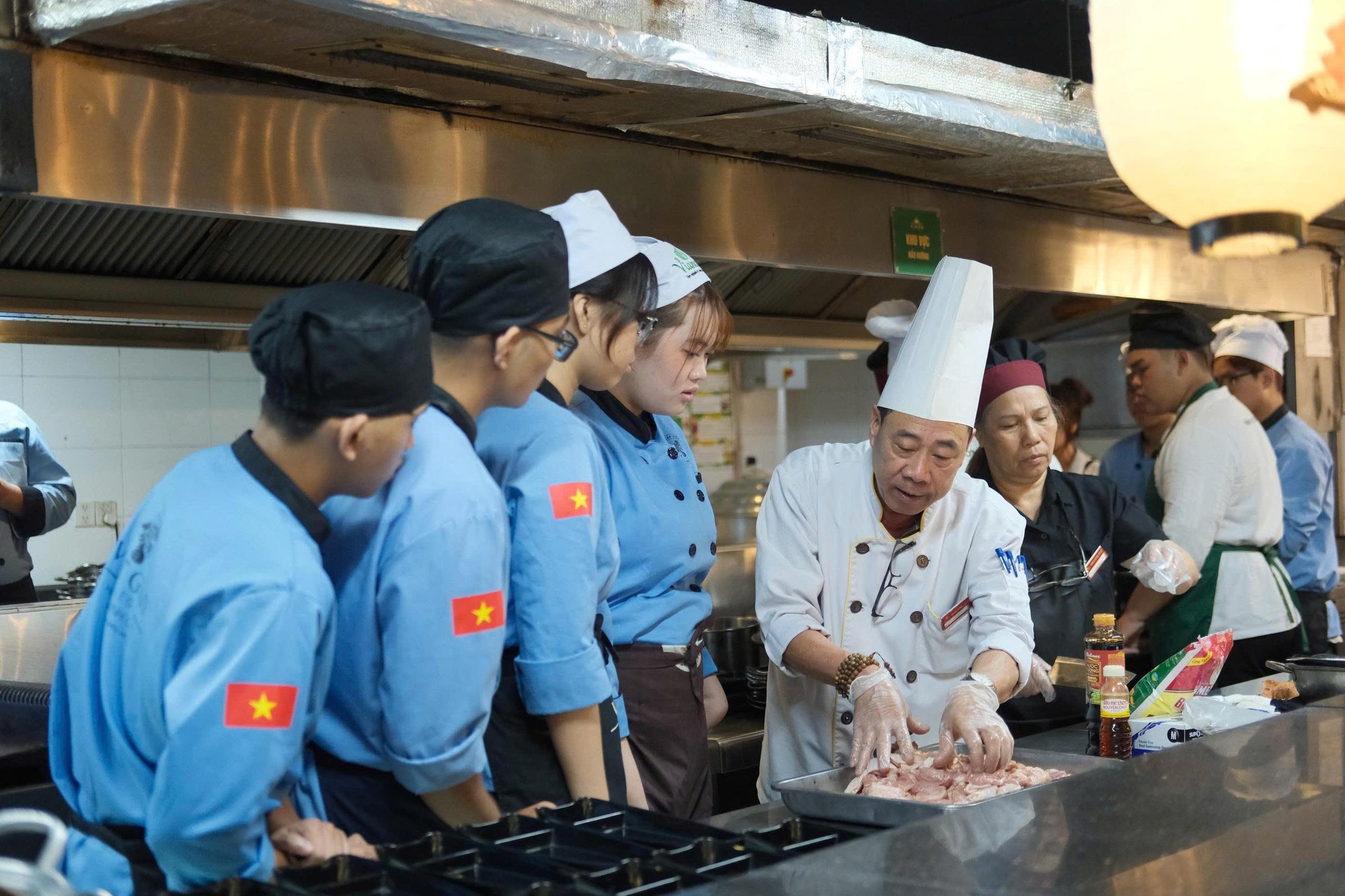 Lộ tr&igrave;nh đ&oacute;n đầu th&agrave;nh c&ocirc;ng với ng&agrave;nh Quản trị bếp - ẩm thực tại Trung cấp Việt Giao - Ảnh 1.