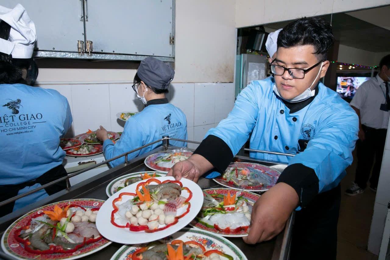 Lộ tr&igrave;nh đ&oacute;n đầu th&agrave;nh c&ocirc;ng với ng&agrave;nh Quản trị bếp - ẩm thực tại Trung cấp Việt Giao - Ảnh 3.