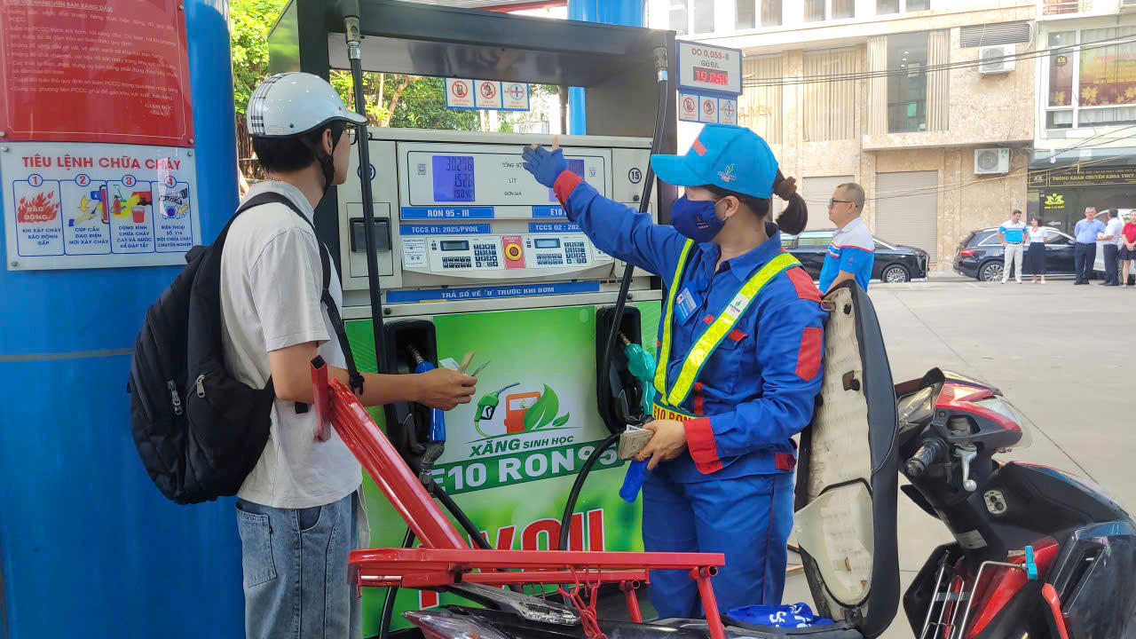 Bộ C&ocirc;ng Thương chỉ đạo b&aacute;n xăng E10 tr&ecirc;n to&agrave;n quốc từ 1 - 6 - 2026 - Ảnh 1.