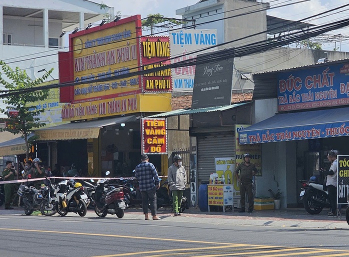 Lời khai kẻ chủ mưu cướp tiệm v&agrave;ng TPHCM: Nợ nần dẫn đến tội &aacute;c - Ảnh 2.
