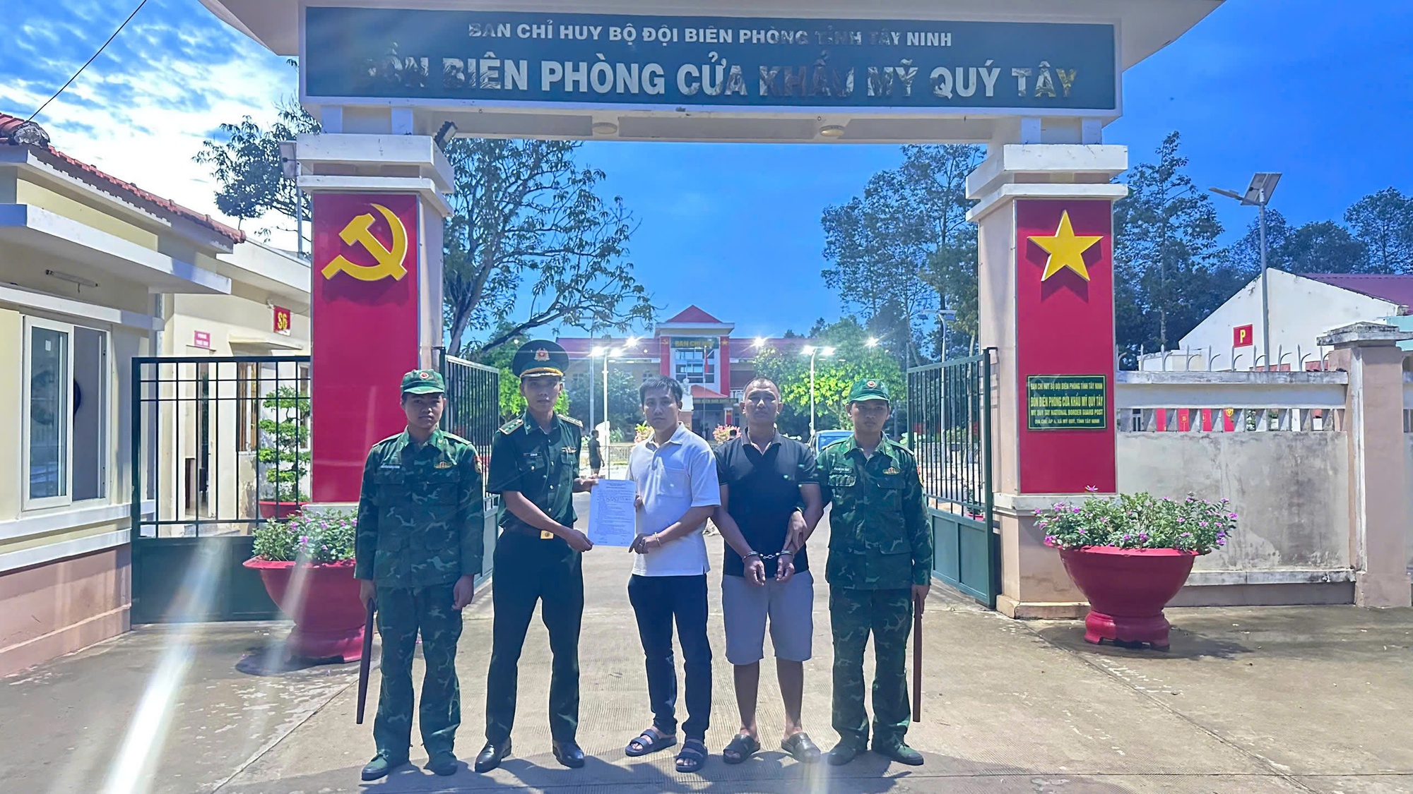 Bắt đối tượng bị Công an TP Hà Nội truy tìm tại biên giới Tây Ninh - Ảnh 2. Bắt đối tượng bị Công an TP Hà Nội truy tìm tại biên giới Tây Ninh - Ảnh 2.