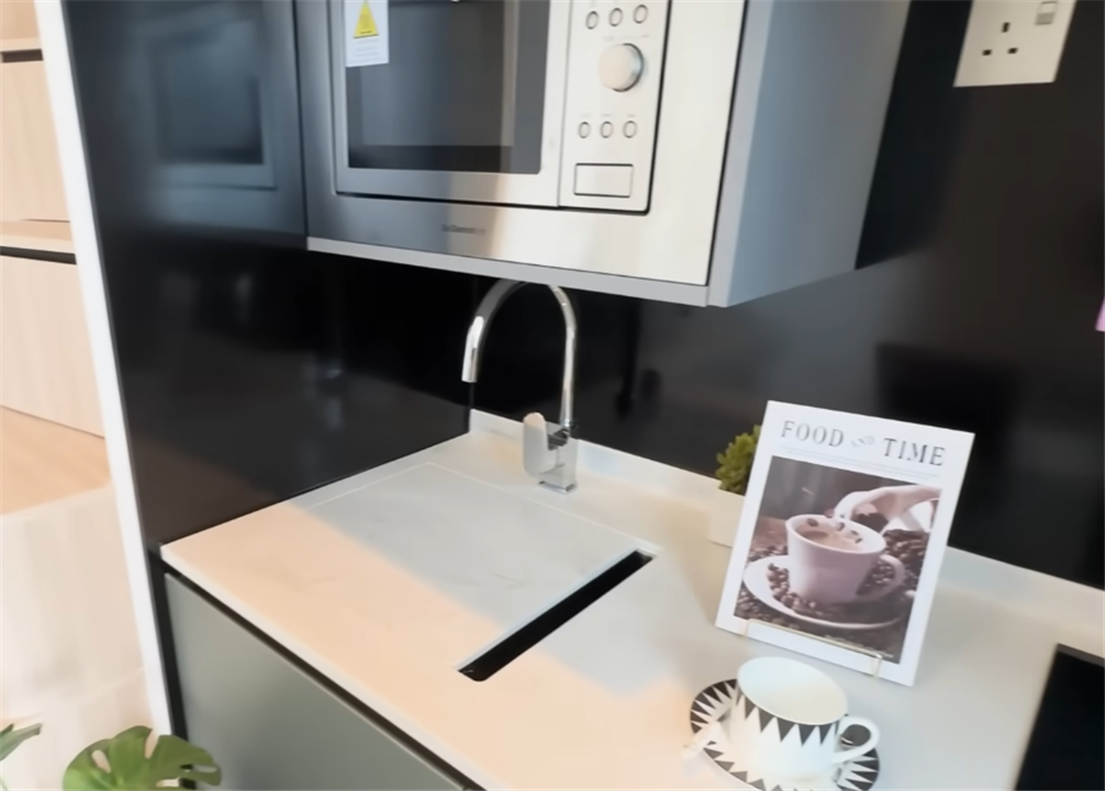 C&ocirc; g&aacute;i trẻ khoe căn hộ 20m&sup2; nhỏ hơn 2 chỗ đậu xe nhưng vẫn đủ ph&ograve;ng kh&aacute;ch, bếp, ph&ograve;ng ngủ v&agrave; cả ban c&ocirc;ng khiến nhiều người bất ngờ- Ảnh 7.