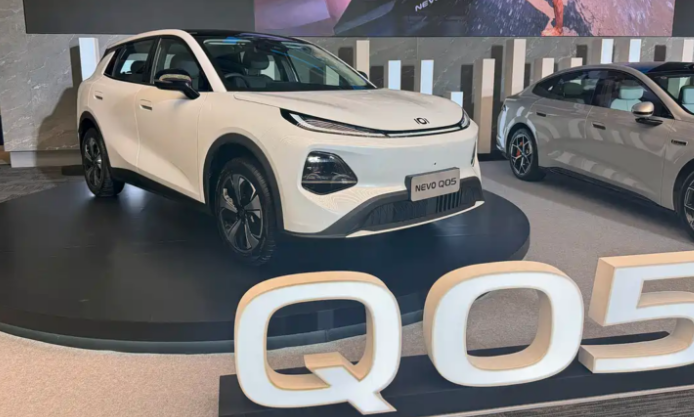 H&atilde;ng xe x&acirc;y nh&agrave; m&aacute;y tại Huế ra mắt SUV cỡ nhỏ: Gi&aacute; khởi điểm 510 triệu đồng, một lần sạc đi 462km - Ảnh 1.