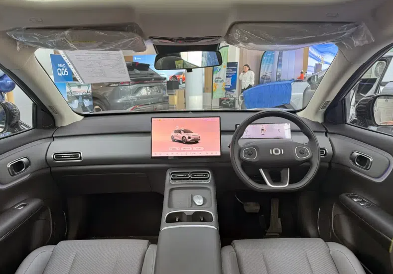 H&atilde;ng xe x&acirc;y nh&agrave; m&aacute;y tại Huế ra mắt SUV cỡ nhỏ: Gi&aacute; khởi điểm 510 triệu đồng, một lần sạc đi 462km - Ảnh 3.