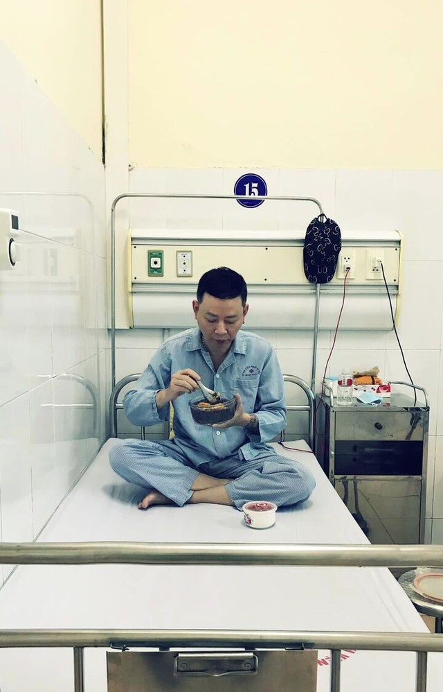 Nam diễn vi&ecirc;n phim giờ v&agrave;ng giải nghệ v&igrave; bệnh tật: Được vợ 4 k&eacute;m 12 tuổi y&ecirc;u thương, chăm s&oacute;c- Ảnh 3.