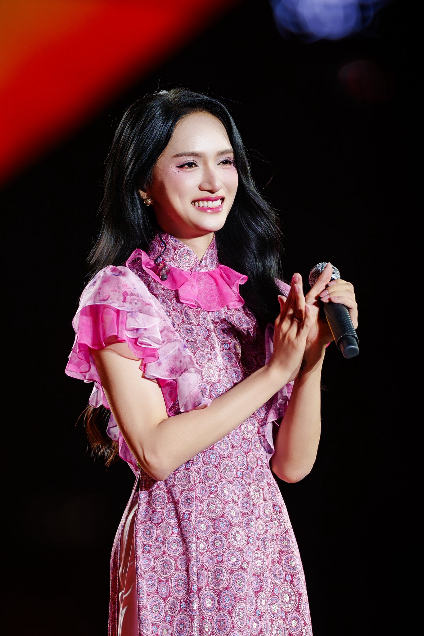 Việt Nam c&oacute; mỹ nh&acirc;n vừa th&agrave;nh &Aacute; hậu quốc tế: Hiện tượng đặc biệt của Vietnam Idol, 2 lần l&agrave;m rạng danh nước nh&agrave;- Ảnh 3.