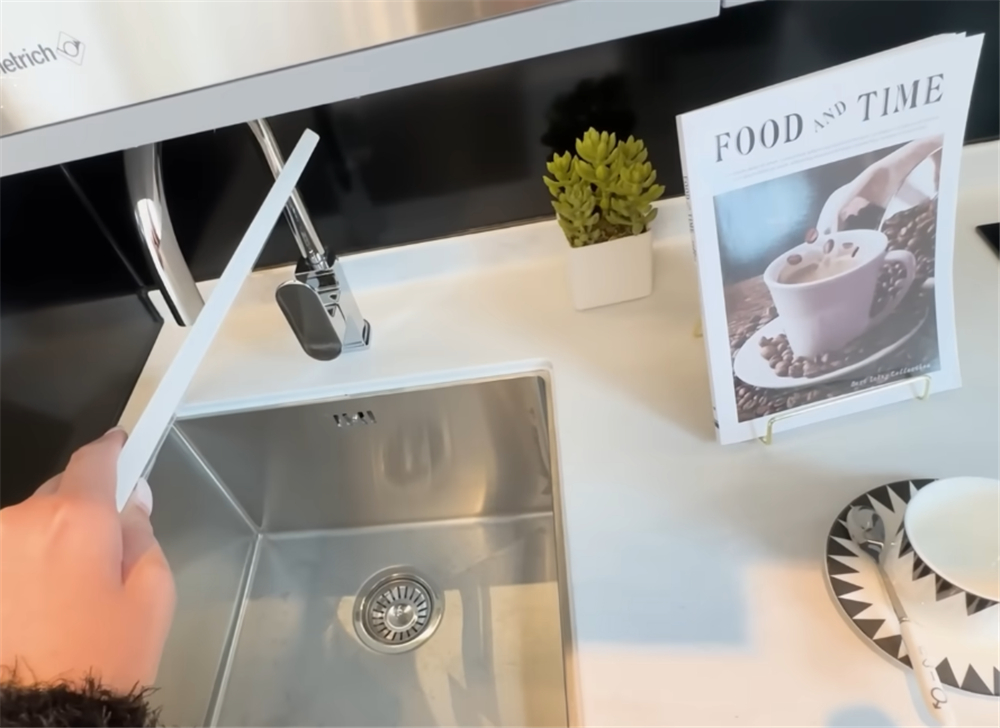 C&ocirc; g&aacute;i trẻ khoe căn hộ 20m&sup2; nhỏ hơn 2 chỗ đậu xe nhưng vẫn đủ ph&ograve;ng kh&aacute;ch, bếp, ph&ograve;ng ngủ v&agrave; cả ban c&ocirc;ng khiến nhiều người bất ngờ- Ảnh 6.