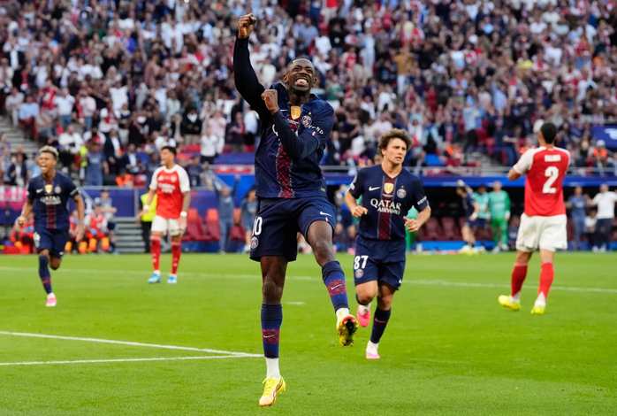 Paris hỗn loạn trong đ&ecirc;m PSG đăng quang Champions League - Ảnh 2.