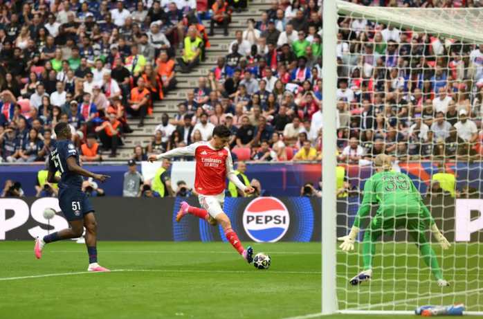 Paris hỗn loạn trong đ&ecirc;m PSG đăng quang Champions League - Ảnh 1.