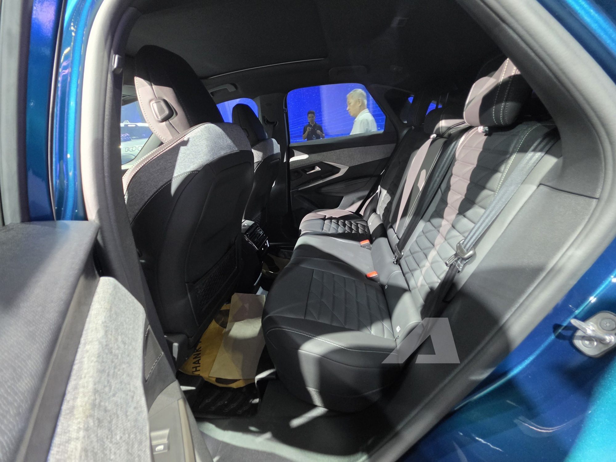 Peugeot 3008 và 5008 thế hệ mới ra mắt Việt Nam: Giá từ 1,279 tỷ, màn hình 21 inch, công nghệ ngập tràn, phả hơi nóng lên CR-V, Santa Fe- Ảnh 12. Peugeot 3008 và 5008 thế hệ mới ra mắt Việt Nam: Giá từ 1,279 tỷ, màn hình 21 inch, công nghệ ngập tràn, phả hơi nóng lên CR-V, Santa Fe- Ảnh 12.