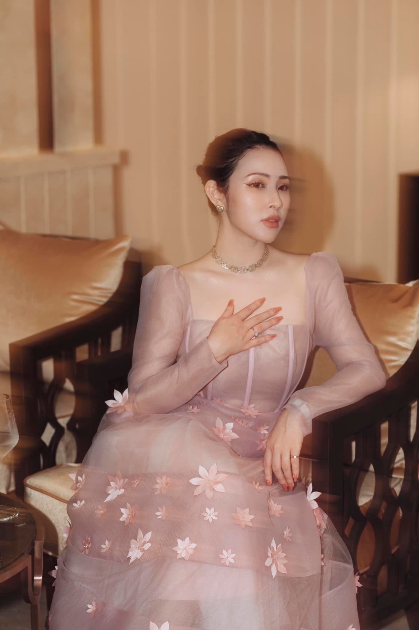 1 th&aacute;ng "địa ngục" của nữ ca sĩ Việt xinh đẹp v&agrave; chồng: "Kh&ocirc;ng phải v&igrave; người thứ ba, nếu c&oacute; t&ocirc;i đ&atilde; bỏ rồi" - Ảnh 3.