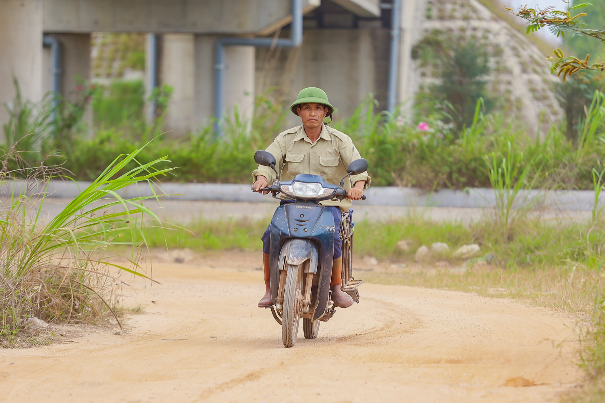 Cận cảnh n&uacute;t giao rộng gấp 7 lần hồ Ho&agrave;n Kiếm, c&oacute; đường nh&aacute;nh d&agrave;i gấp 6 lần nhịp ch&iacute;nh cầu Nhật T&acirc;n, kết nối trực tiếp tới  si&ecirc;u đ&ocirc; thị 18 tỷ USD tại Quảng Ninh- Ảnh 7.