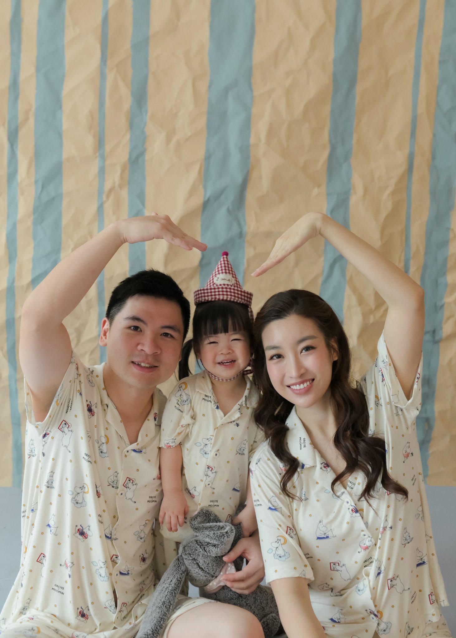 Hoa hậu Đỗ Mỹ Linh bị "team qua đường" bắt gặp khi bầu lần 2- Ảnh 2.