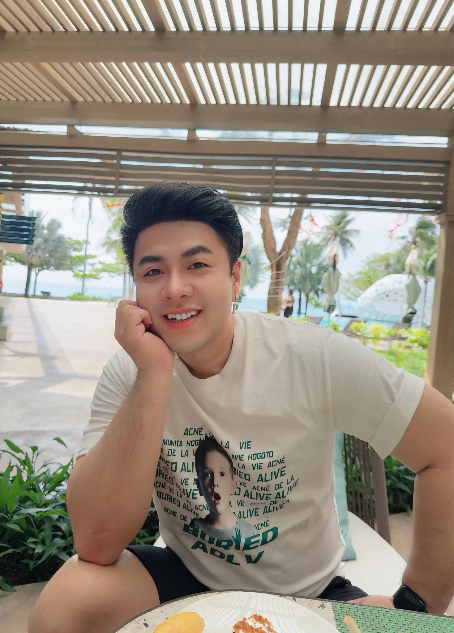 Cuộc sống vi&ecirc;n m&atilde;n của nam ca sĩ Việt lấy mẹ đơn th&acirc;n c&oacute; 3 con ri&ecirc;ng, đưa hết sổ đỏ, nhẫn, tiền mặt - Ảnh 2.