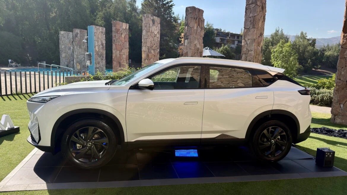 Th&ecirc;m 3 &ocirc; t&ocirc; điện mới rục rịch về Việt Nam: SUV c&ugrave;ng cỡ Tucson, Creta, sedan c&oacute; cửa c&aacute;nh chim, m&agrave;n h&igrave;nh lật như si&ecirc;u xe- Ảnh 1.