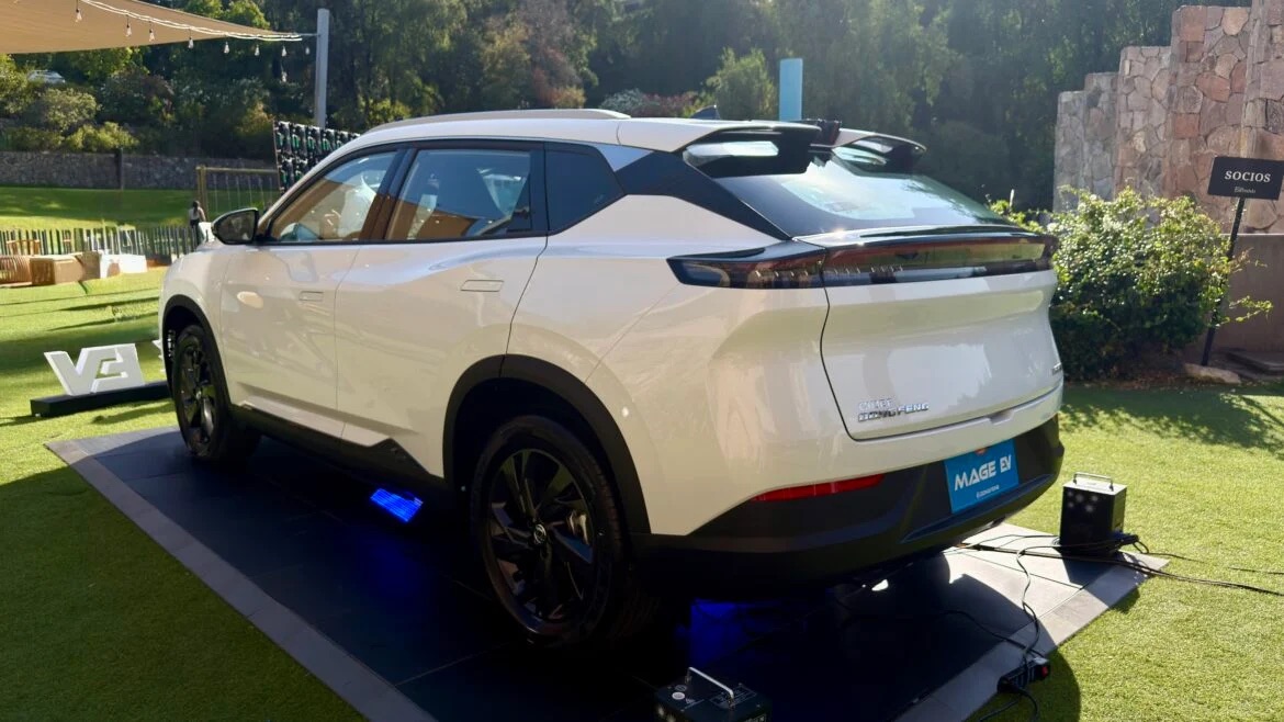 Th&ecirc;m 3 &ocirc; t&ocirc; điện mới rục rịch về Việt Nam: SUV c&ugrave;ng cỡ Tucson, Creta, sedan c&oacute; cửa c&aacute;nh chim, m&agrave;n h&igrave;nh lật như si&ecirc;u xe- Ảnh 3.