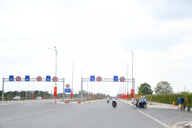 Cận cảnh đường 10 l&agrave;n xe kết nối s&acirc;n bay Long Th&agrave;nh với TPHCM - Ảnh 7.