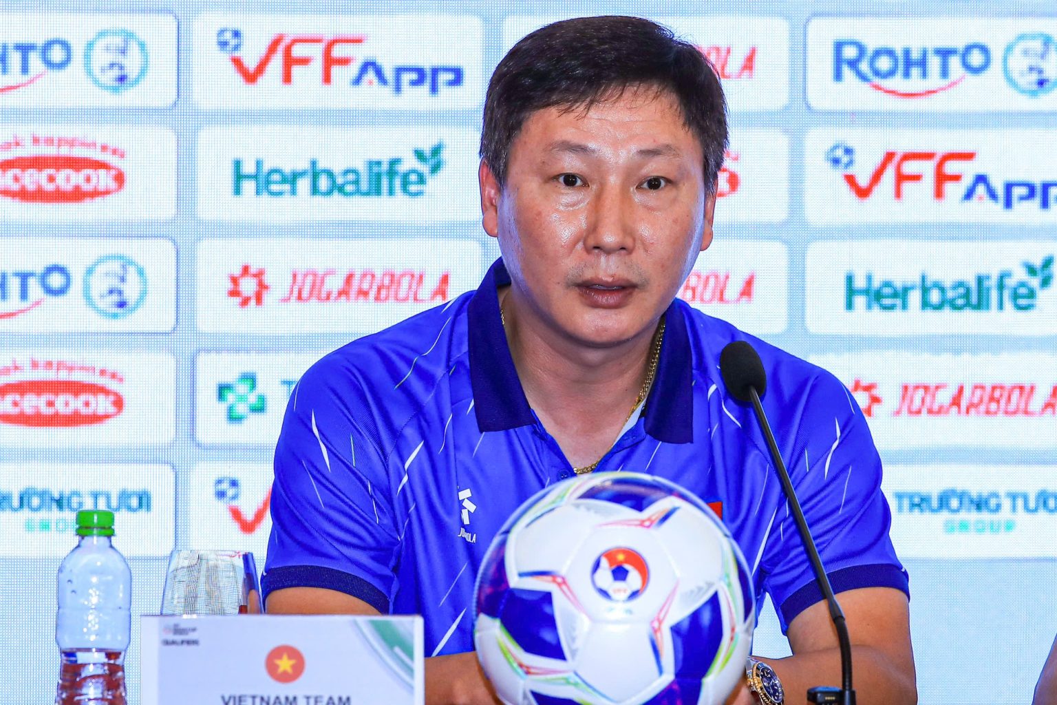 HLV Kim Sang-sik vinh dự nhận Bằng khen của Thủ tướng Ch&iacute;nh phủ - Ảnh 5.