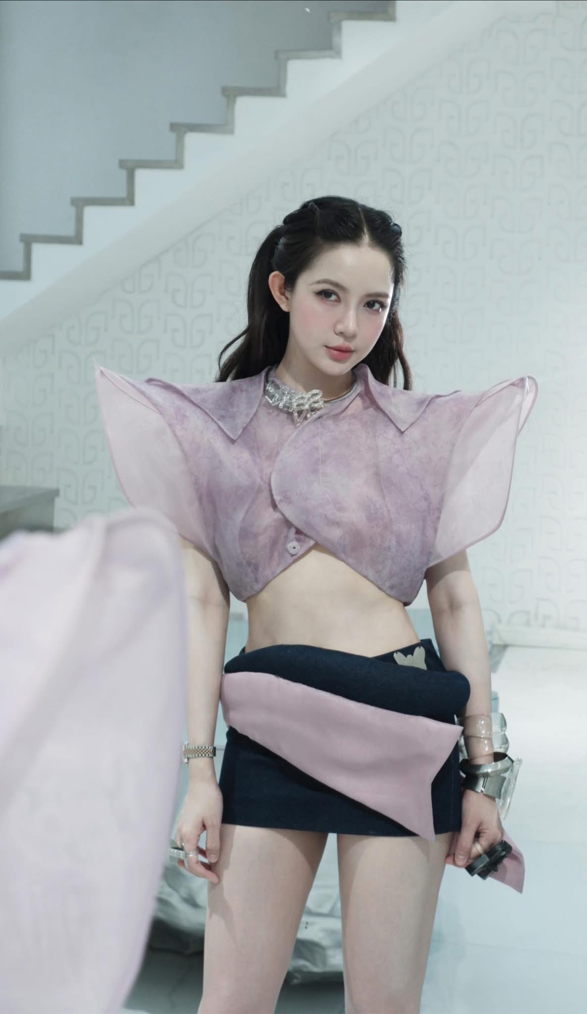 MC T&uacute; Linh mếu m&aacute;o sau một hiệp đấu Li&ecirc;n Qu&acirc;n- Ảnh 5.