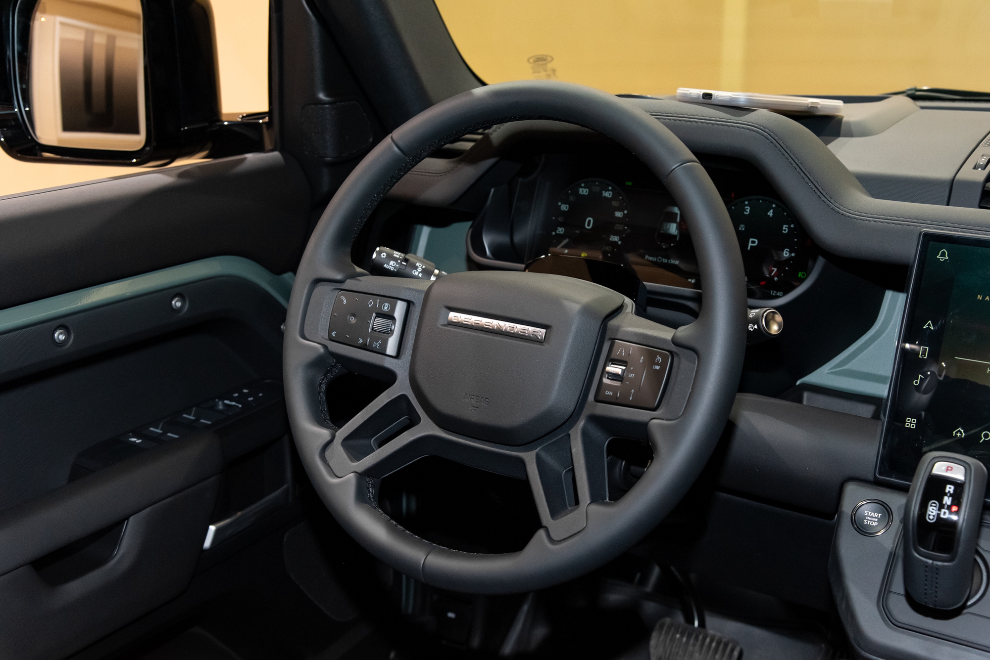 Cận cảnh Defender Trophy Edition đầu ti&ecirc;n tại Việt Nam: Gi&aacute; gần 7,5 tỷ, nhiều trang bị off-road &lsquo;tận răng&rsquo; phục vụ đi đua- Ảnh 15.