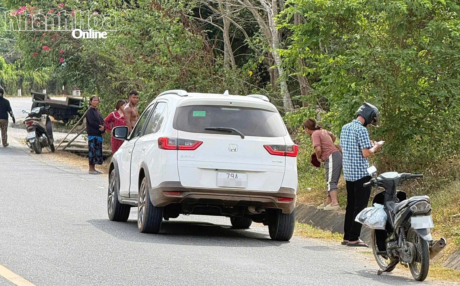 Danh tính nam thanh niên tử vong trong ô tô con đỗ bên đường - Ảnh 1.