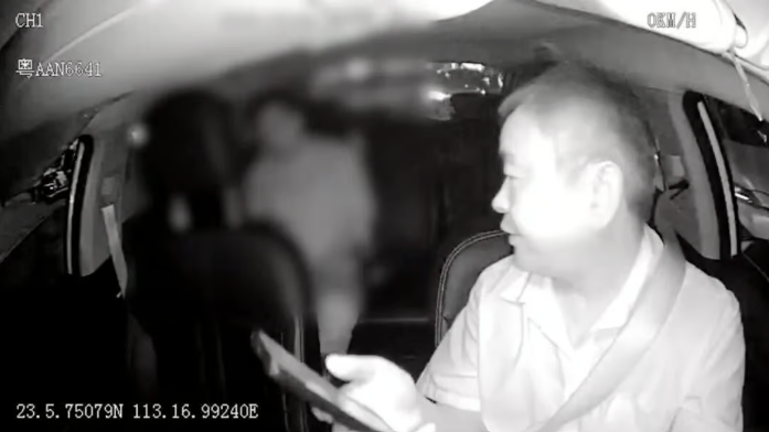 Khách chuyển nhầm tiền taxi 390 triệu, tài xế báo công an - Ảnh 1.