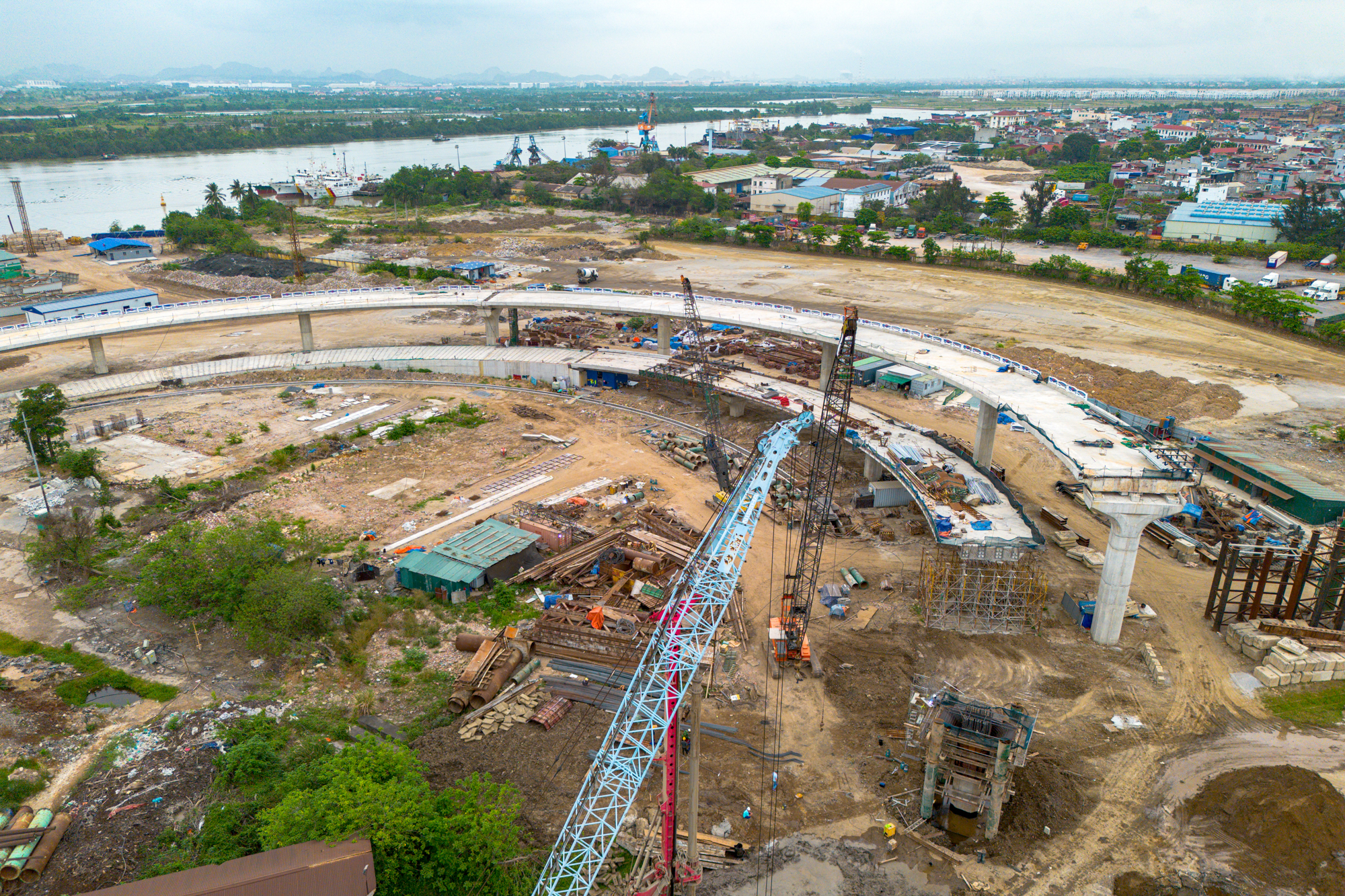To&agrave;n cảnh c&ocirc;ng trường cầu d&acirc;y văng rộng nhất Hải Ph&ograve;ng: Th&aacute;p cao bằng t&ograve;a nh&agrave; 40 tầng, nằm s&aacute;t v&aacute;ch dự &aacute;n hơn 2 tỷ USD của Vingroup - Ảnh 5.