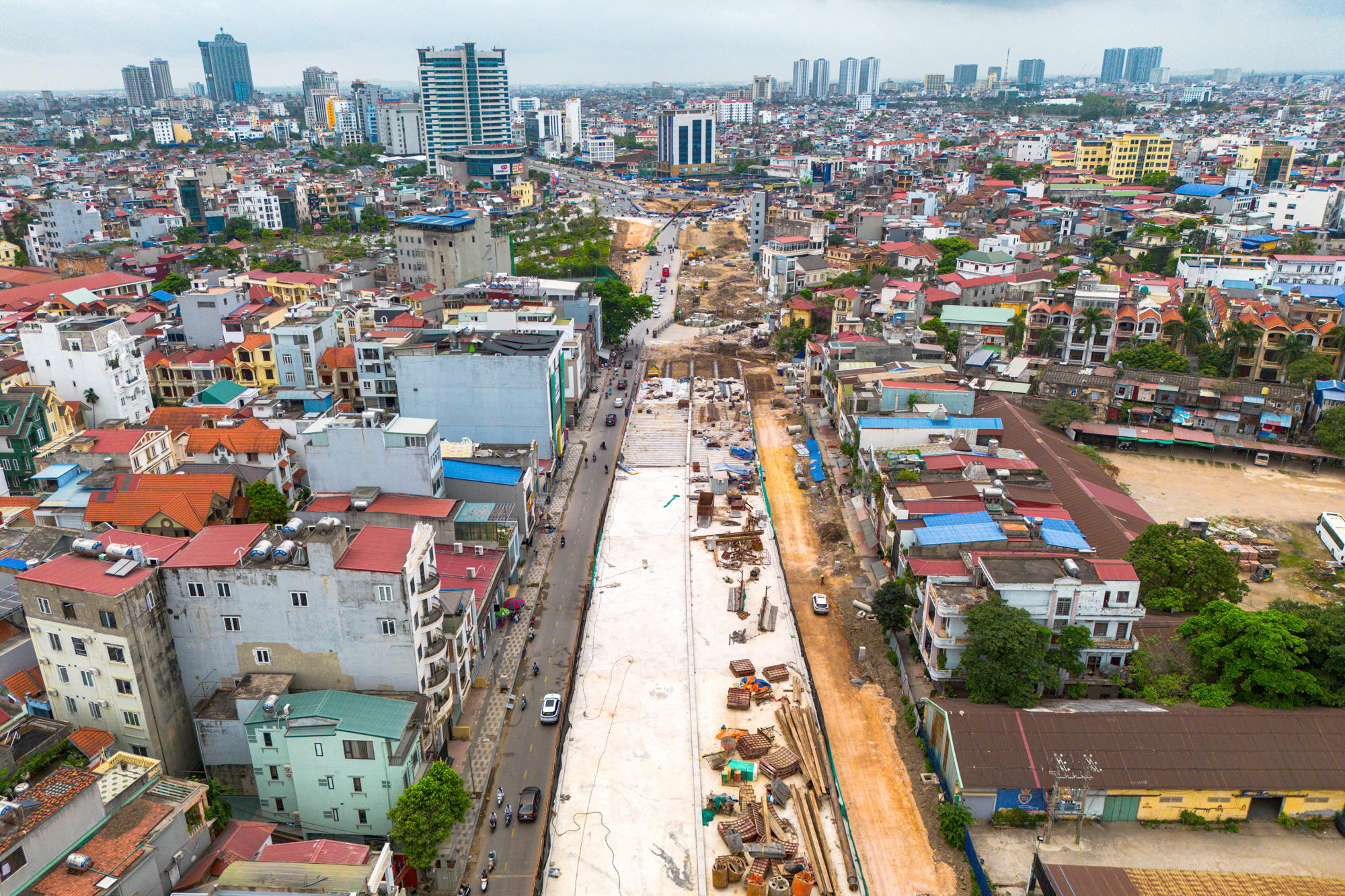 To&agrave;n cảnh c&ocirc;ng trường cầu d&acirc;y văng rộng nhất Hải Ph&ograve;ng: Th&aacute;p cao bằng t&ograve;a nh&agrave; 40 tầng, nằm s&aacute;t v&aacute;ch dự &aacute;n hơn 2 tỷ USD của Vingroup - Ảnh 6.