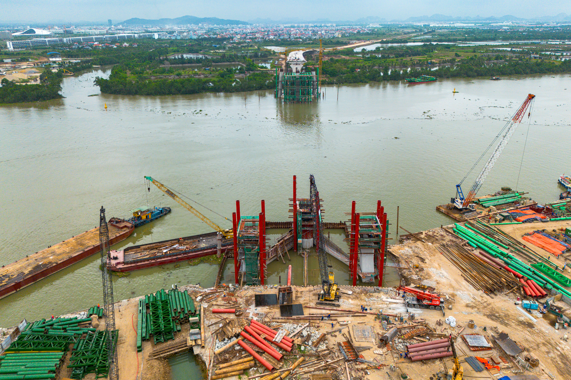 To&agrave;n cảnh c&ocirc;ng trường cầu d&acirc;y văng rộng nhất Hải Ph&ograve;ng: Th&aacute;p cao bằng t&ograve;a nh&agrave; 40 tầng, nằm s&aacute;t v&aacute;ch dự &aacute;n hơn 2 tỷ USD của Vingroup - Ảnh 7.