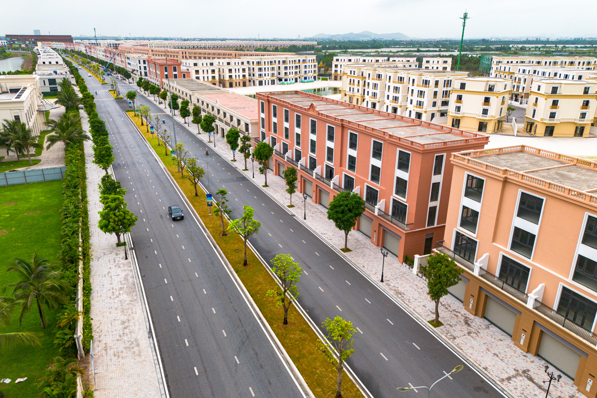 To&agrave;n cảnh c&ocirc;ng trường cầu d&acirc;y văng rộng nhất Hải Ph&ograve;ng: Th&aacute;p cao bằng t&ograve;a nh&agrave; 40 tầng, nằm s&aacute;t v&aacute;ch dự &aacute;n hơn 2 tỷ USD của Vingroup - Ảnh 9.