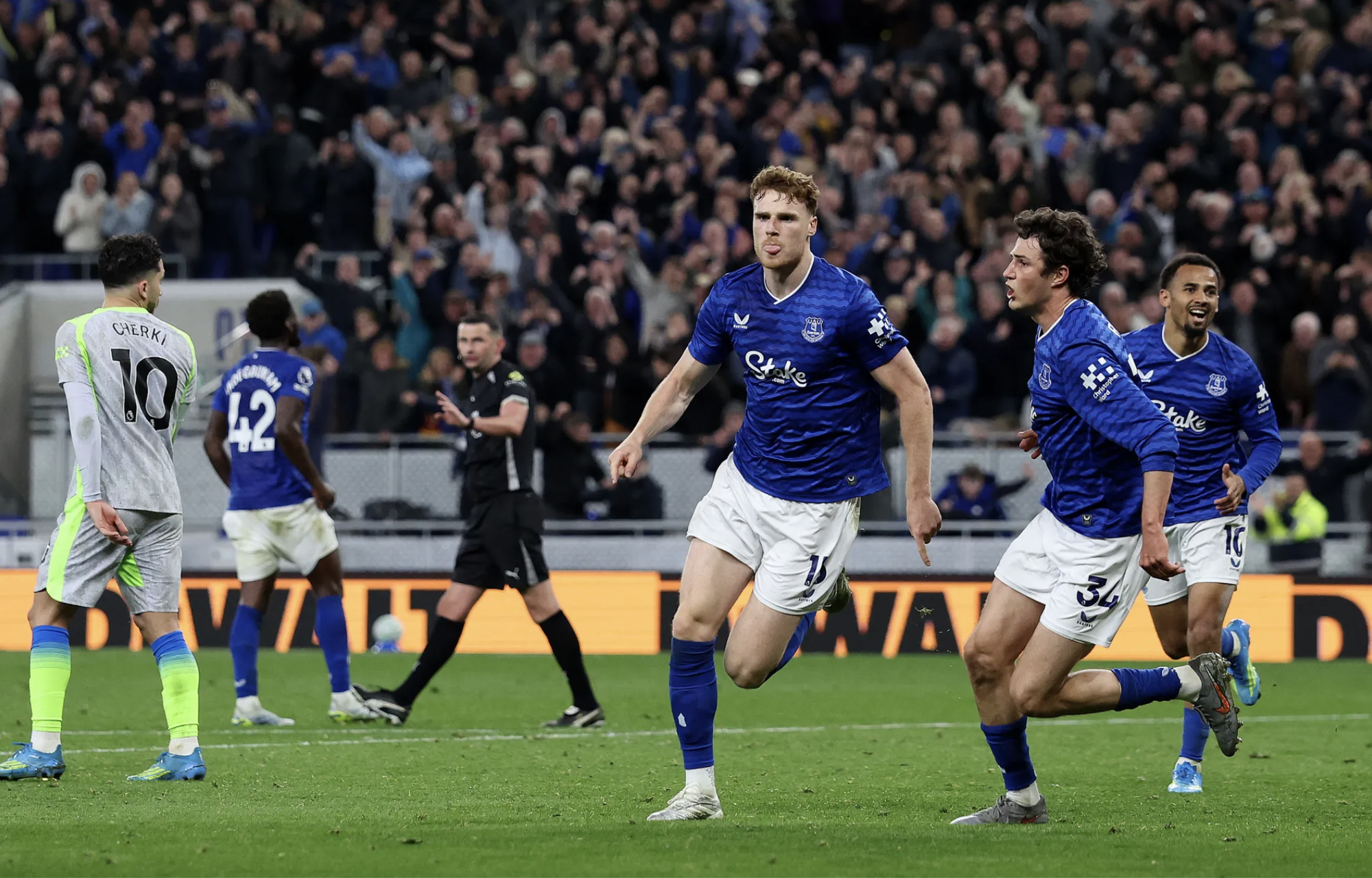 Rượt đuổi trận cầu 6 b&agrave;n, Man City tho&aacute;t thua kh&ocirc;ng tưởng trước Everton - Ảnh 4.